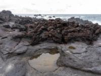 Wassergefüllte Vertiefung an der Lavaküste - Mosteiros - São Miguel